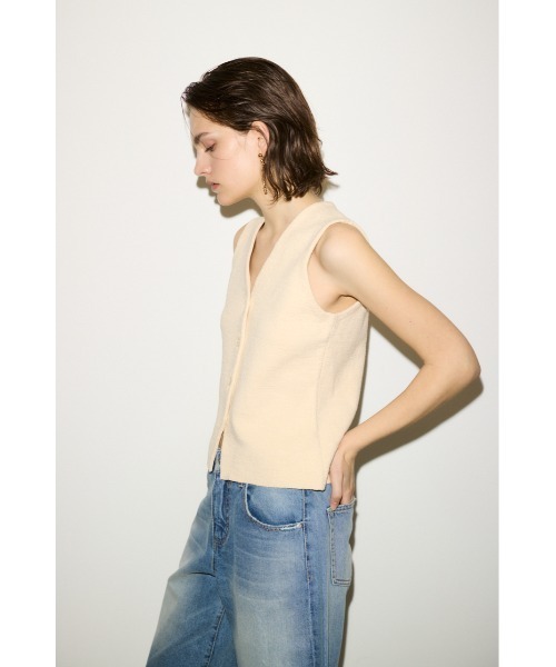 THROW by SLY（スローバイスライ）の「THROW　V/N BUTTON VEST Vネック ボタン ベスト（ベスト・レディース・アイボリー/ブラック・FREE）」の6枚目の写真