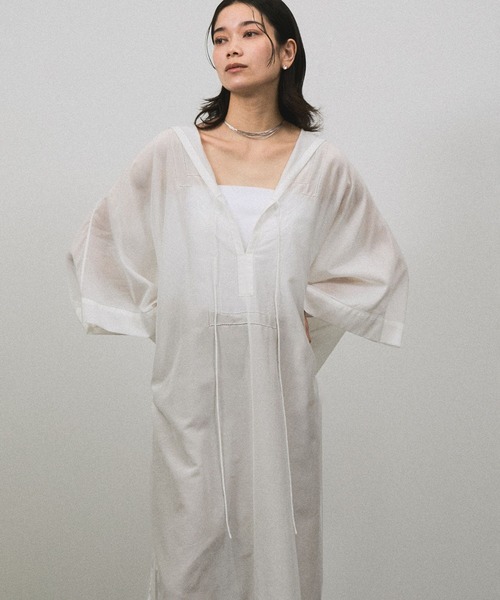 SALON adam et rope'（サロン アダム エ ロペ）の「コットンシルクフードカフタンワンピース（ワンピース・レディース・ブラック/ホワイト/サックスブルー・FREE）」の6枚目の写真