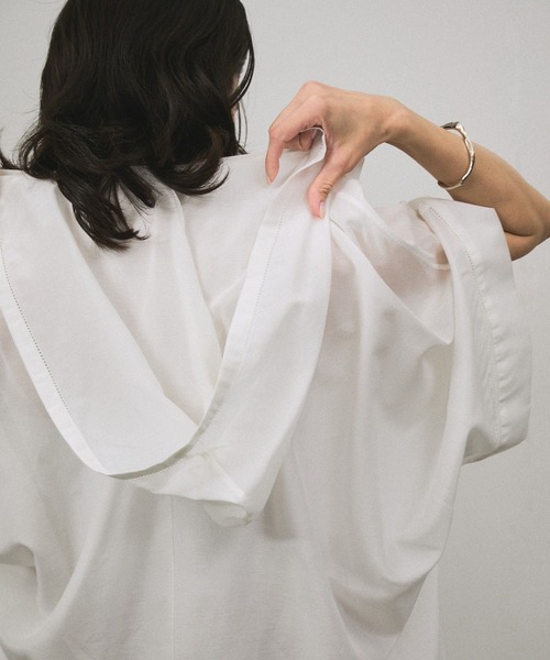 SALON adam et rope'（サロン アダム エ ロペ）の「コットンシルクフードカフタンワンピース（ワンピース・レディース・ブラック/ホワイト/サックスブルー・FREE）」の8枚目の写真