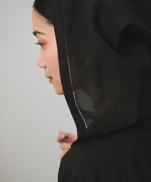 SALON adam et rope'（サロン アダム エ ロペ）の「コットンシルクフードカフタンワンピース（ワンピース・レディース・ブラック/ホワイト/サックスブルー・FREE）」の11枚目の写真