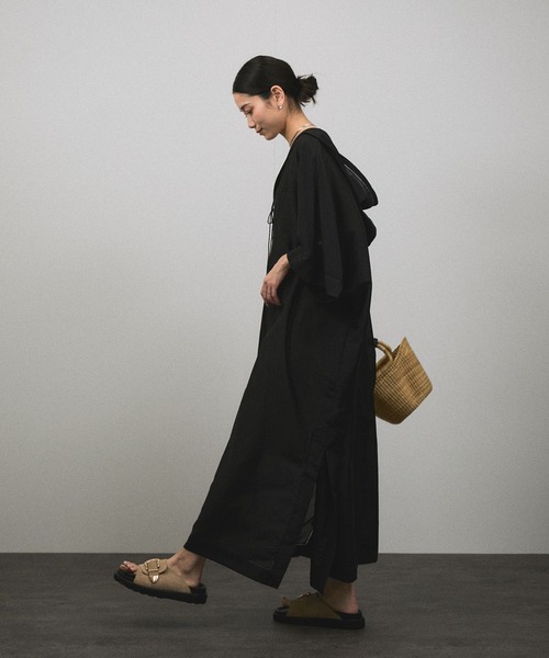 SALON adam et rope'（サロン アダム エ ロペ）の「コットンシルクフードカフタンワンピース（ワンピース・レディース・ブラック/ホワイト/サックスブルー・FREE）」の14枚目の写真