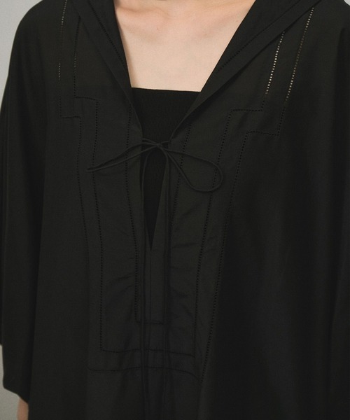 SALON adam et rope'（サロン アダム エ ロペ）の「コットンシルクフードカフタンワンピース（ワンピース・レディース・ブラック/ホワイト/サックスブルー・FREE）」の21枚目の写真