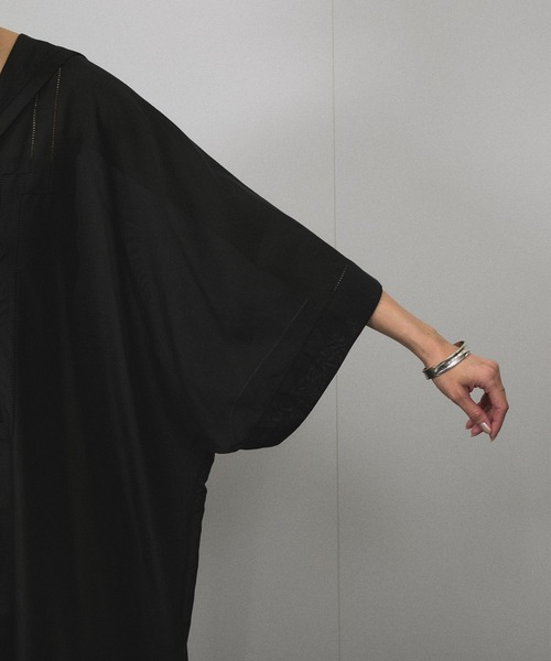 SALON adam et rope'（サロン アダム エ ロペ）の「コットンシルクフードカフタンワンピース（ワンピース・レディース・ブラック/ホワイト/サックスブルー・FREE）」の22枚目の写真