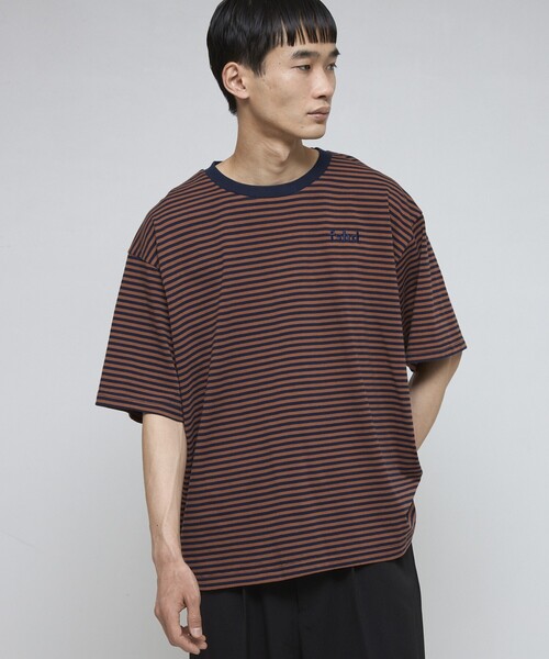 Firsthand(ファーストハンド)の「Firsthand/ファーストハンド 5.7オンス リラックスフィット ワンポイントロゴ刺繍 ショートスリーブ ボーダーTシャツ / 半袖Tシャツ(Tシャツ/カットソー・メンズ・ネイビー/チャコールグレー/ブラック・L/M)」の3枚目の写真