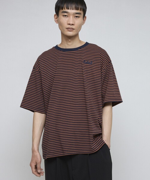 Firsthand(ファーストハンド)の「Firsthand/ファーストハンド 5.7オンス リラックスフィット ワンポイントロゴ刺繍 ショートスリーブ ボーダーTシャツ / 半袖Tシャツ(Tシャツ/カットソー・メンズ・ネイビー/チャコールグレー/ブラック・L/M)」の11枚目の写真