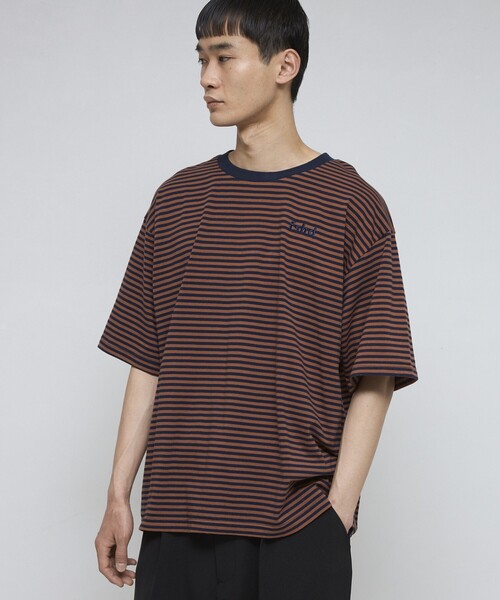 Firsthand(ファーストハンド)の「Firsthand/ファーストハンド 5.7オンス リラックスフィット ワンポイントロゴ刺繍 ショートスリーブ ボーダーTシャツ / 半袖Tシャツ(Tシャツ/カットソー・メンズ・ネイビー/チャコールグレー/ブラック・L/M)」の12枚目の写真