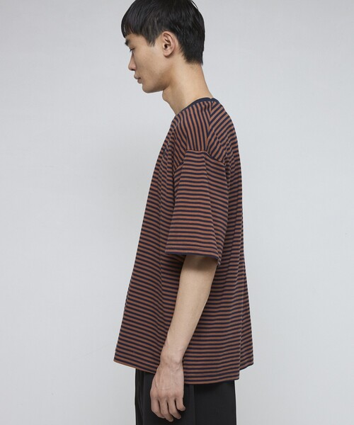 Firsthand(ファーストハンド)の「Firsthand/ファーストハンド 5.7オンス リラックスフィット ワンポイントロゴ刺繍 ショートスリーブ ボーダーTシャツ / 半袖Tシャツ(Tシャツ/カットソー・メンズ・ネイビー/チャコールグレー/ブラック・L/M)」の13枚目の写真