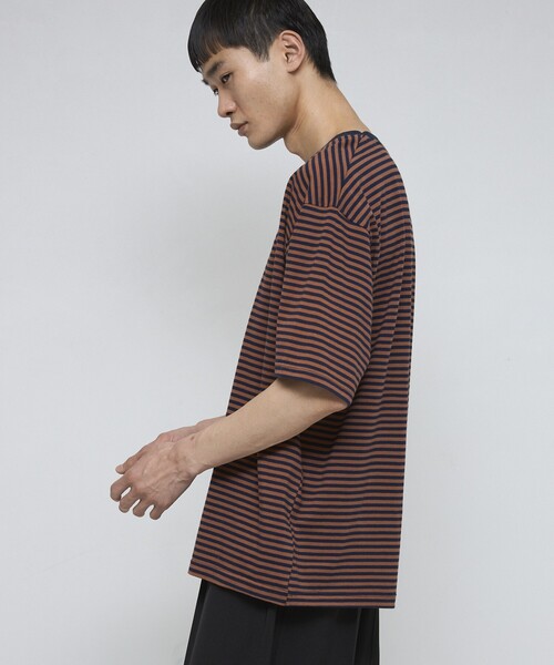 Firsthand(ファーストハンド)の「Firsthand/ファーストハンド 5.7オンス リラックスフィット ワンポイントロゴ刺繍 ショートスリーブ ボーダーTシャツ / 半袖Tシャツ(Tシャツ/カットソー・メンズ・ネイビー/チャコールグレー/ブラック・L/M)」の14枚目の写真