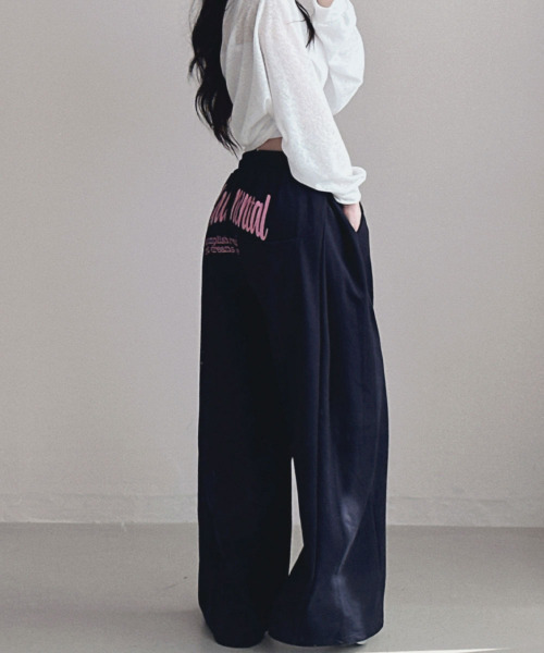 VIVID LADY（ビビッドレディー）の「バッグプリントワイドスエットパンツ　カーブスエットパンツ（スウェットパンツ・レディース・ネイビー/グレー/ブラック・FREE）」の18枚目の写真