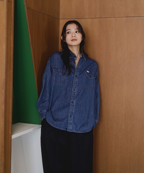 Lee(リー)の「【別注】Lee / ルーズ フィット シャツ(シャツ/ブラウス・レディース・ネイビー/ロイヤルブルー・ONE SIZE)」の5枚目の写真
