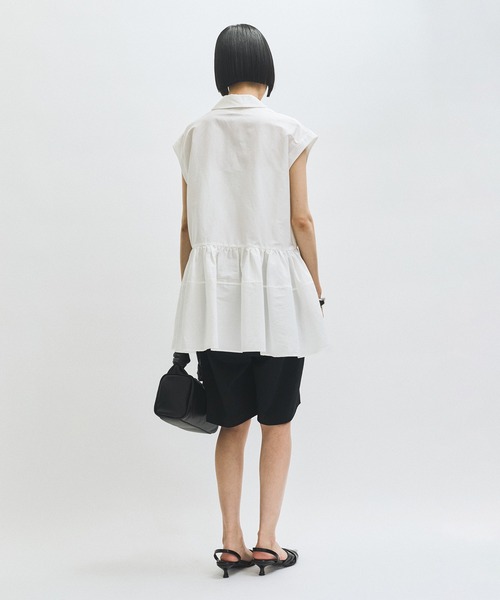 ADAM ET ROPE'(アダムエロペ)の「【サステナブル】オープンカラーペプラムシャツ(シャツ/ブラウス・レディース・ライトグリーン/ホワイト/ブラック・FREE)」の7枚目の写真