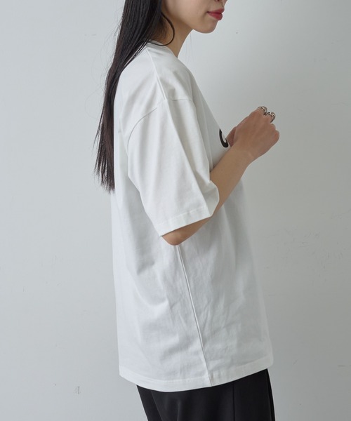 COLONY 2139(コロニートゥーワンスリーナイン)の「箔プリントロゴTシャツ(Tシャツ/カットソー・メンズ・ホワイト/ブラック・MEDIUM/LARGE)」の16枚目の写真