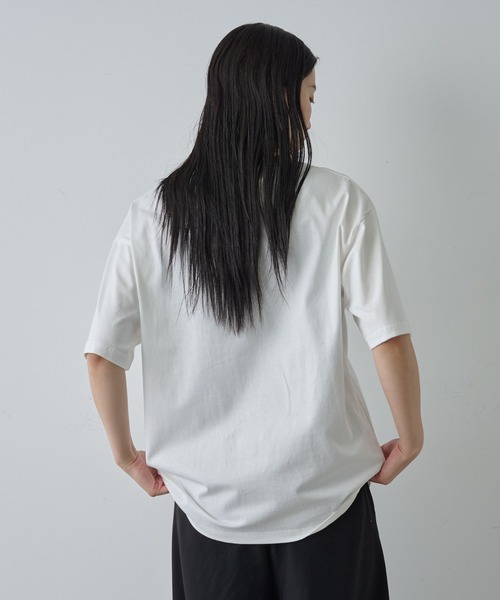 COLONY 2139(コロニートゥーワンスリーナイン)の「箔プリントロゴTシャツ(Tシャツ/カットソー・メンズ・ホワイト/ブラック・MEDIUM/LARGE)」の15枚目の写真