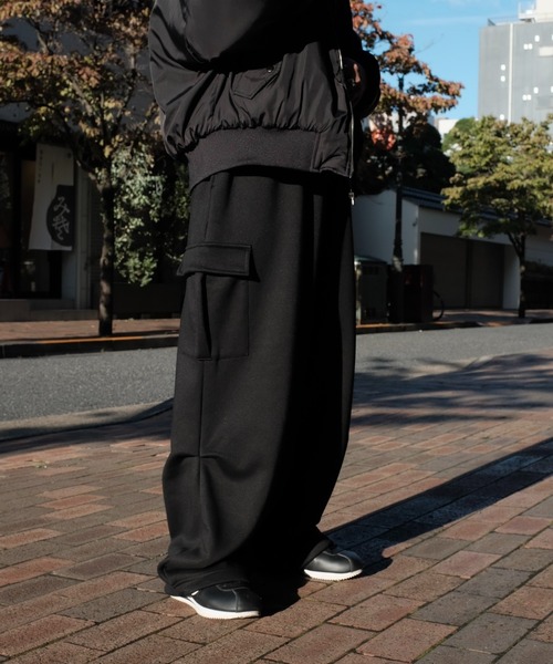 2AM（ツーエイエム）の「INTODUSK / SURVIVAL CARGO SWEATS（カーゴパンツ・メンズ・ブラック/グレー系その他・LARGE/SMALL/MEDIUM）」の3枚目の写真