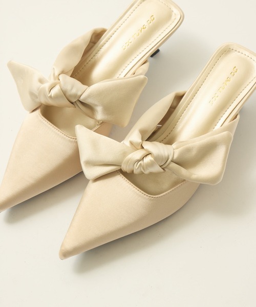 NEUNA（ヌナ）の「サテンミュール（パンプス・レディース・ブラック/シャンパン・39/38/36）」の5枚目の写真