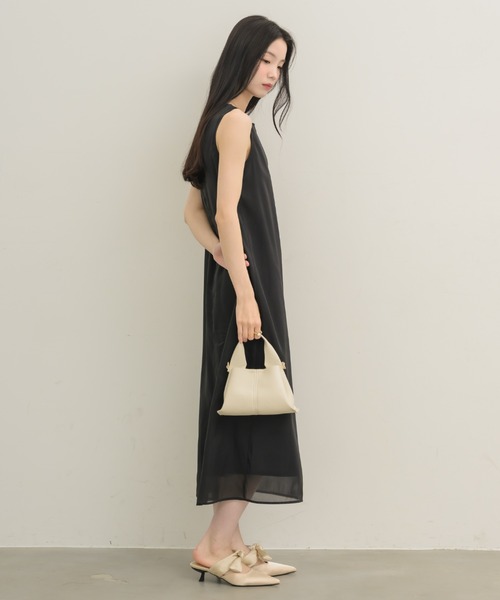 NEUNA（ヌナ）の「サテンミュール（パンプス・レディース・ブラック/シャンパン・39/38/36）」の19枚目の写真