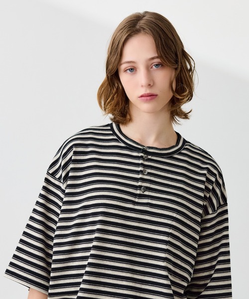 WETTEMPT(ウィテンプト)の「HENLEY NECK MULTI BORDER TEE / ヘンリーネックマルチボーダーT(Tシャツ/カットソー・メンズ・グレー/ブラック/グレイッシュベージュ・SMALL/MEDIUM/LARGE)」の15枚目の写真