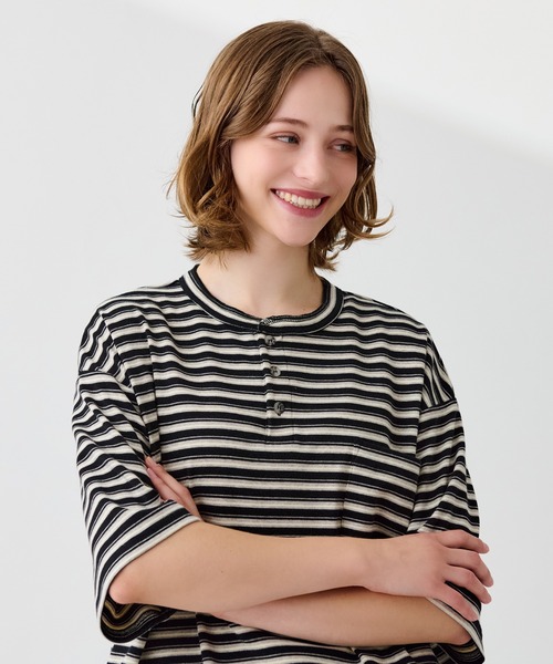 WETTEMPT(ウィテンプト)の「HENLEY NECK MULTI BORDER TEE / ヘンリーネックマルチボーダーT(Tシャツ/カットソー・メンズ・グレー/ブラック/グレイッシュベージュ・SMALL/MEDIUM/LARGE)」の16枚目の写真