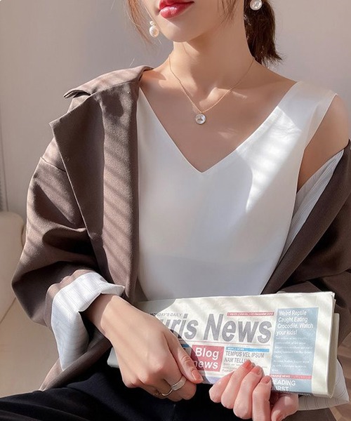 DAY CLOSET(デイ クローゼット)の「レディース Vネックシルキーサテンノースリーブタンクトップ(タンクトップ・レディース・ブラック/ホワイト/ベージュ/グレー系その他・S/XL/L/M)」の18枚目の写真