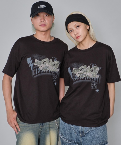 WEGO（ウィゴー）の「WEGO/パターンアップリケグラフィックT（Tシャツ/カットソー・メンズ・ブラック/ワイン/ホワイト・LARGE/MEDIUM）」の2枚目の写真