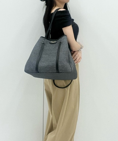 Samantha Thavasa(サマンサタバサ)の「デニム調キャンバスデザイン 合皮トートバッグ 大サイズ(トートバッグ・レディース・ホワイト/ネイビー/ブラック・FREE)」の2枚目の写真