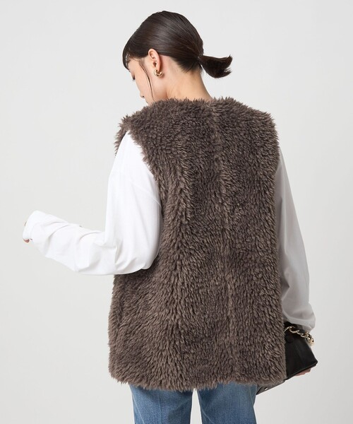 green label relaxing（グリーンレーベルリラクシング）の「ボア ベスト（ベスト・レディース・モカ/ダークグレー/オフホワイト・FREE）」の16枚目の写真