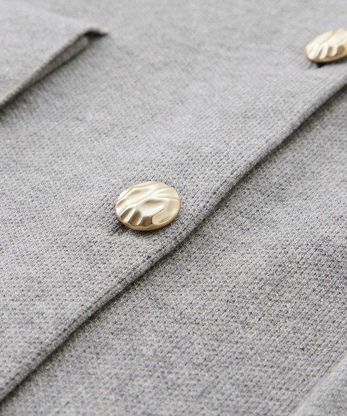 GeeRA(ジーラ)の「ロングシーズン使える!金ボタン長袖ニットカーディガン(カーディガン/ボレロ・レディース・レッド/杢グレー/ブラック・MEDIUM/LARGE/X-LARGE)」の4枚目の写真