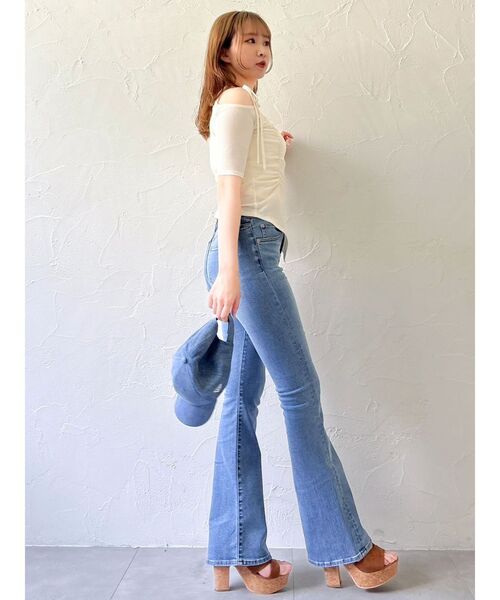 dazzlin(ダズリン)の「【吉田朱里】メイクアップフレアデニムパンツ(デニムパンツ・レディース・ライトブルー/インディゴブルー・X-SMALL/SMALL/MEDIUM/LARGE)」の8枚目の写真