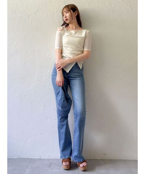 dazzlin(ダズリン)の「【吉田朱里】メイクアップフレアデニムパンツ(デニムパンツ・レディース・ライトブルー/インディゴブルー・X-SMALL/SMALL/MEDIUM/LARGE)」の11枚目の写真