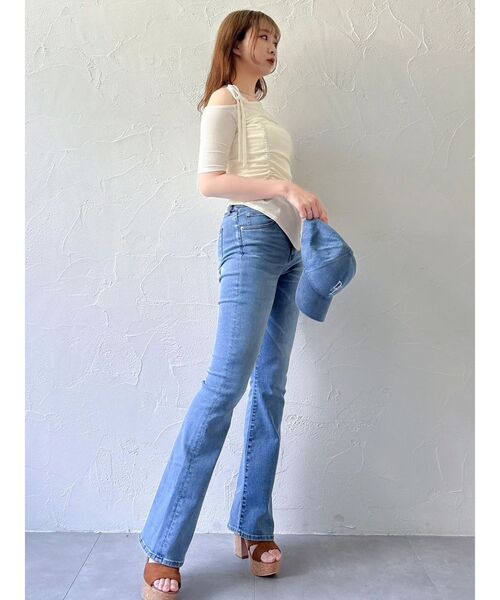 dazzlin(ダズリン)の「【吉田朱里】メイクアップフレアデニムパンツ(デニムパンツ・レディース・ライトブルー/インディゴブルー・X-SMALL/SMALL/MEDIUM/LARGE)」の13枚目の写真