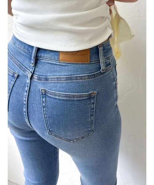 dazzlin(ダズリン)の「【吉田朱里】メイクアップフレアデニムパンツ(デニムパンツ・レディース・ライトブルー/インディゴブルー・X-SMALL/SMALL/MEDIUM/LARGE)」の19枚目の写真