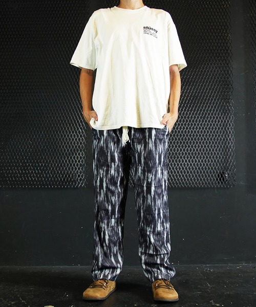 Beno(ビーノ)の「モノトーン総柄リラックスパンツ(その他パンツ・メンズ・グレー・MEDIUM/LARGE/X-LARGE)」の4枚目の写真