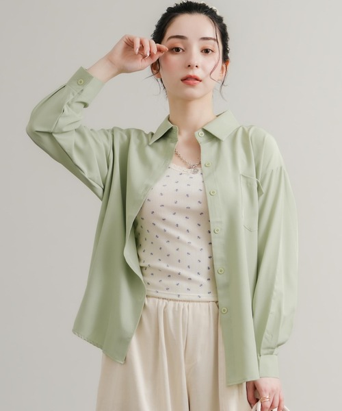 Rocky Monroe(ロッキーモンロー)の「ルーズシルエットレギュラーカラー胸ポケット付き長袖シャツ(シャツ/ブラウス・レディース・グリーン/ブルー/ピンク・M/L)」の2枚目の写真
