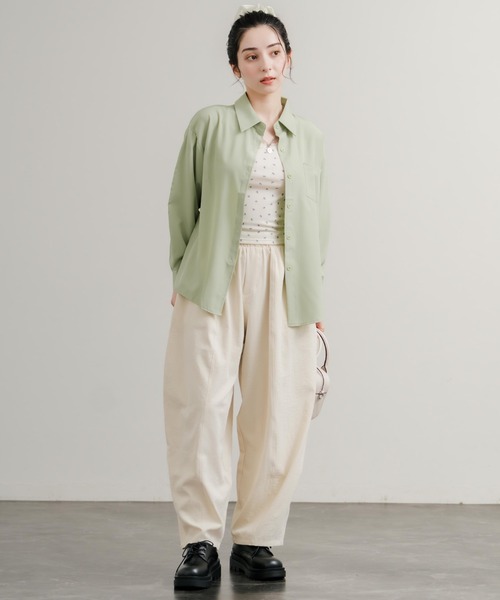 Rocky Monroe(ロッキーモンロー)の「ルーズシルエットレギュラーカラー胸ポケット付き長袖シャツ(シャツ/ブラウス・レディース・グリーン/ブルー/ピンク・M/L)」の6枚目の写真