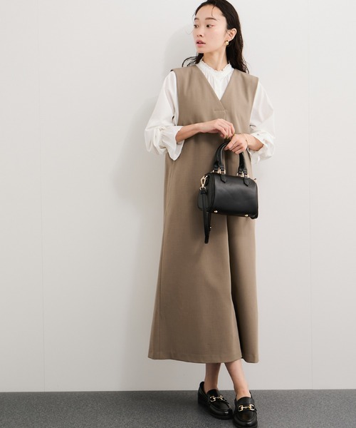 le cercle ADAM ET ROPE'（ルセルクルアダムエロペ）の「ダブルクロスバッグタックジャンパースカート（ワンピース・レディース・ベージュ/ネイビー・FREE）」の19枚目の写真