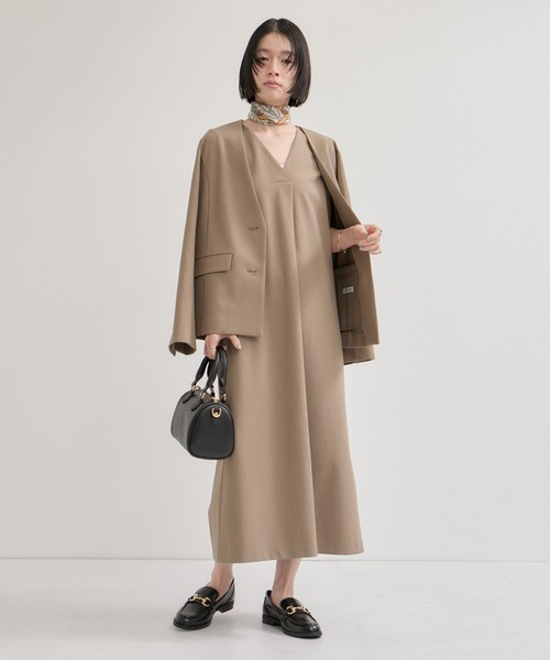 le cercle ADAM ET ROPE'（ルセルクルアダムエロペ）の「ダブルクロスバッグタックジャンパースカート（ワンピース・レディース・ベージュ/ネイビー・FREE）」の14枚目の写真
