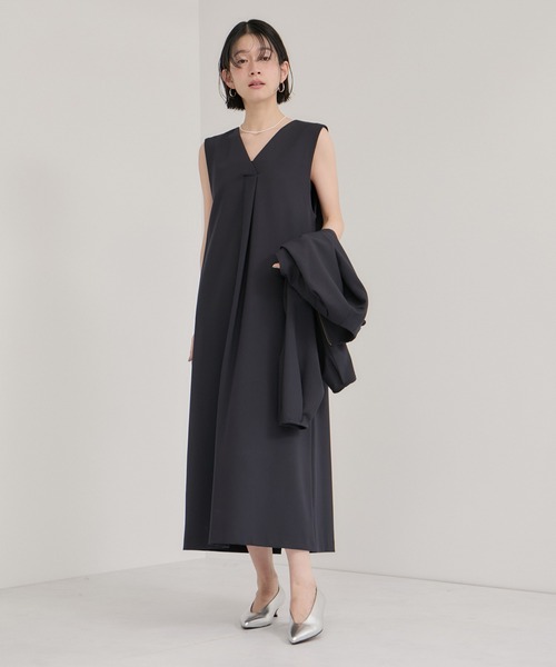 le cercle ADAM ET ROPE'（ルセルクルアダムエロペ）の「ダブルクロスバッグタックジャンパースカート（ワンピース・レディース・ベージュ/ネイビー・FREE）」の15枚目の写真