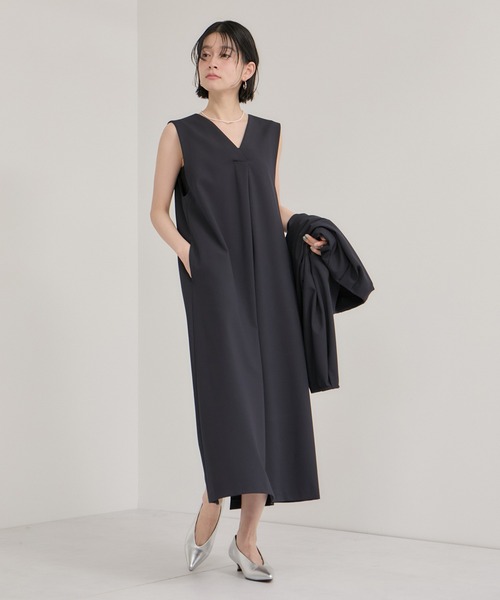 le cercle ADAM ET ROPE'（ルセルクルアダムエロペ）の「ダブルクロスバッグタックジャンパースカート（ワンピース・レディース・ベージュ/ネイビー・FREE）」の17枚目の写真