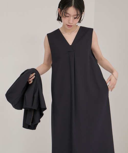 le cercle ADAM ET ROPE'（ルセルクルアダムエロペ）の「ダブルクロスバッグタックジャンパースカート（ワンピース・レディース・ベージュ/ネイビー・FREE）」の18枚目の写真