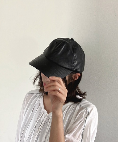 AS KNOW AS plus（アズノゥアズプラス）の「♪フェイクレザーキャップ（キャップ・レディース・ブラック/ブラウン・FREE）」の2枚目の写真