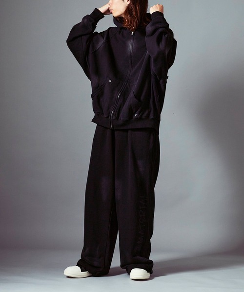Theater code(シアターコード)の「Distressed sweatpants/汚れ加工スウェットパンツ 秋 秋服メンズ 2026年秋冬(スウェットパンツ・メンズ・ブラック/ベージュ・M/L)」の8枚目の写真