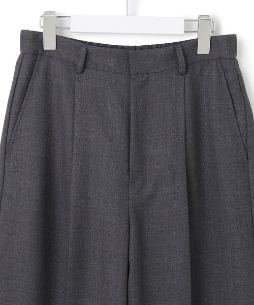 23区 S(ニジュウサンクチイサイサイズ)の「TWビエラ タック ワイド パンツ(その他パンツ・レディース・グレー系/ネイビー系・30/32/34)」の4枚目の写真