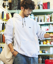 限定展開 THOUSAND MILE/サウザンドマイル THOUSAND MILE×FREAK'S STORE/サウザンドマイル 別注 ビッグシルエット ワンポイント刺繍 プルオーバー パーカー
