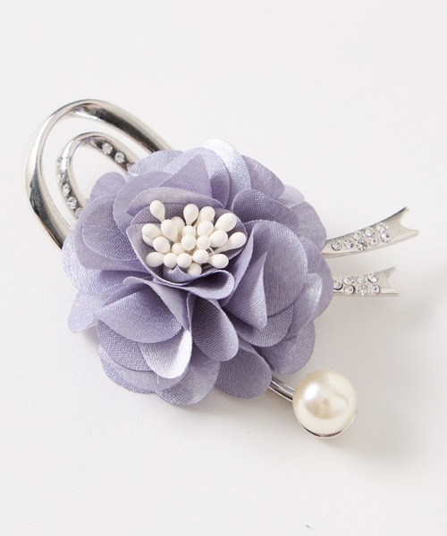 AIMER（エメ）の「3Dミニフラワーブローチ（ブローチ/コサージュ・レディース・ベージュ/ブルーグレー・FREE）」の2枚目の写真