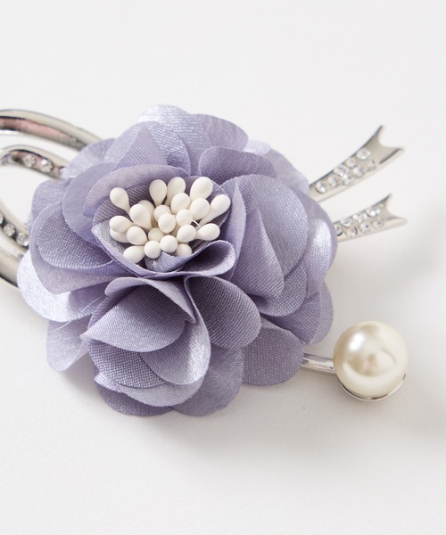 AIMER（エメ）の「3Dミニフラワーブローチ（ブローチ/コサージュ・レディース・ベージュ/ブルーグレー・FREE）」の4枚目の写真