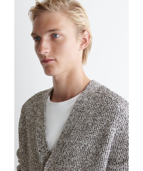 COS（コス）の「フレックドVネックジップアップカーディガン（カーディガン/ボレロ・メンズ・ブラウン系その他・XS/S/M/L）」の4枚目の写真