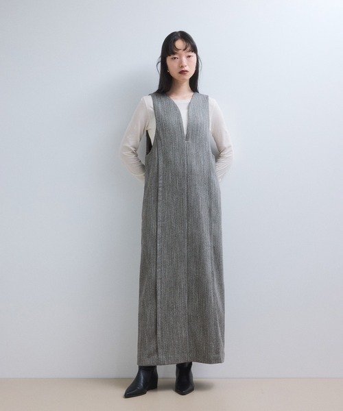 ADAM ET ROPE'(アダムエロペ)の「【WEB限定】ストレートセミツイードワンピース(ワンピース・レディース・ブラック系その他/チャコールグレー/ベージュ系その他・36/38)」の2枚目の写真