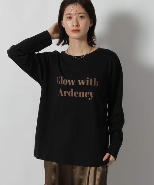 LAKOLE（ラコレ）の「アソートロゴプリント長袖 / 588969（Tシャツ/カットソー・レディース・ベージュ/オフホワイト/グレー/ブラック・FREE）」の3枚目の写真