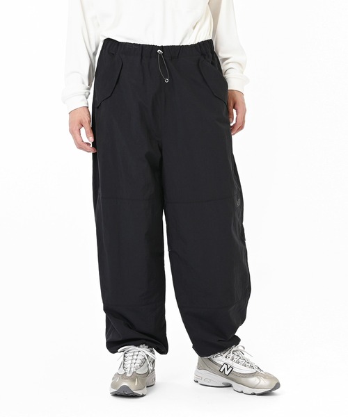 NEW BALANCE（ニューバランス）の「タスランワイドパンツ（スウェットパンツ・メンズ・ライトグレー/ブラック・MEDIUM/LARGE/X-LARGE/SMALL）」の2枚目の写真