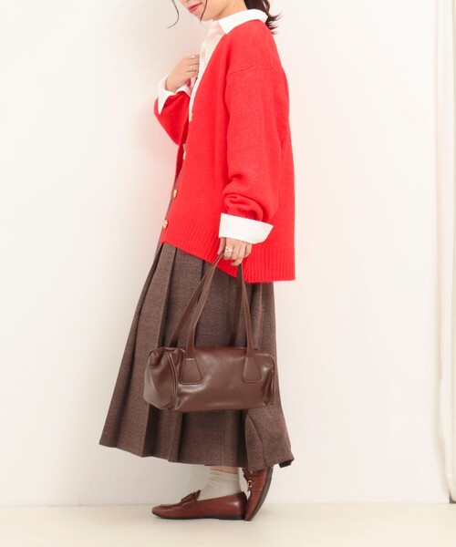 fredy couleur（フレディクルール）の「ヤクライクＶネックワイドカーディガン（カーディガン/ボレロ・レディース・ベージュ/ライトグレー/チャコールグレー/レッド/ブルー/オフホワイト/ブラック・38）」の9枚目の写真